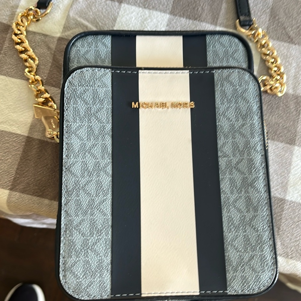 Brand new never used! Michael kors powder blue chain link cross body bag!!